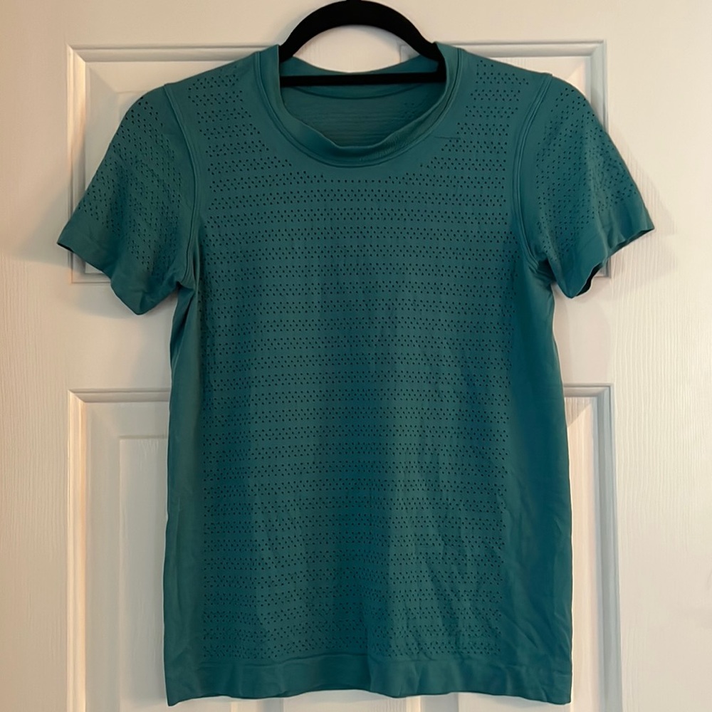 Lululemon breeze by short sleeve size 4